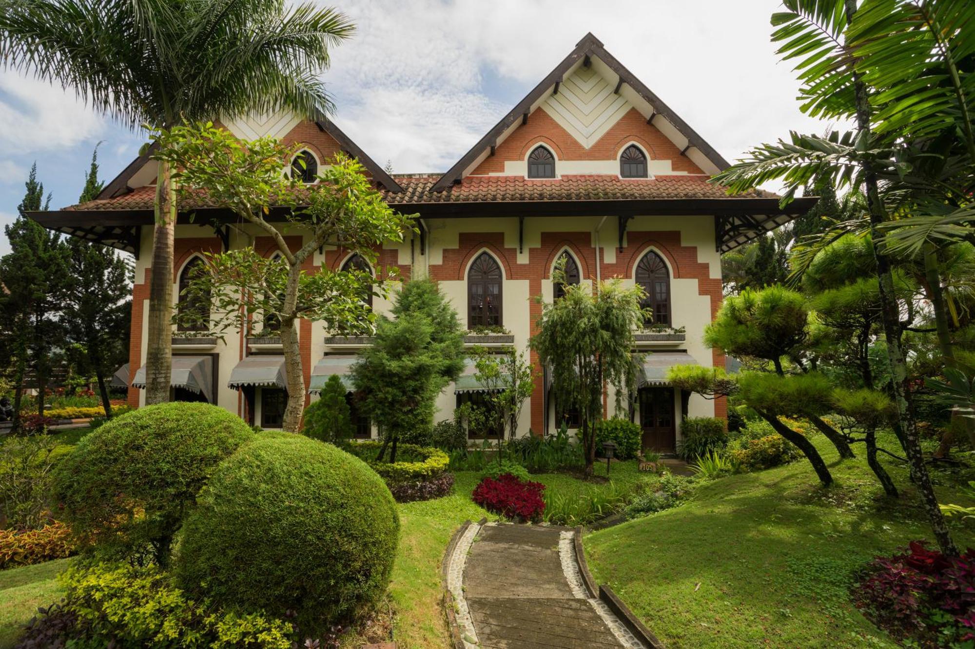 Royal Hotel And Villa Batu Batu  Exterior photo