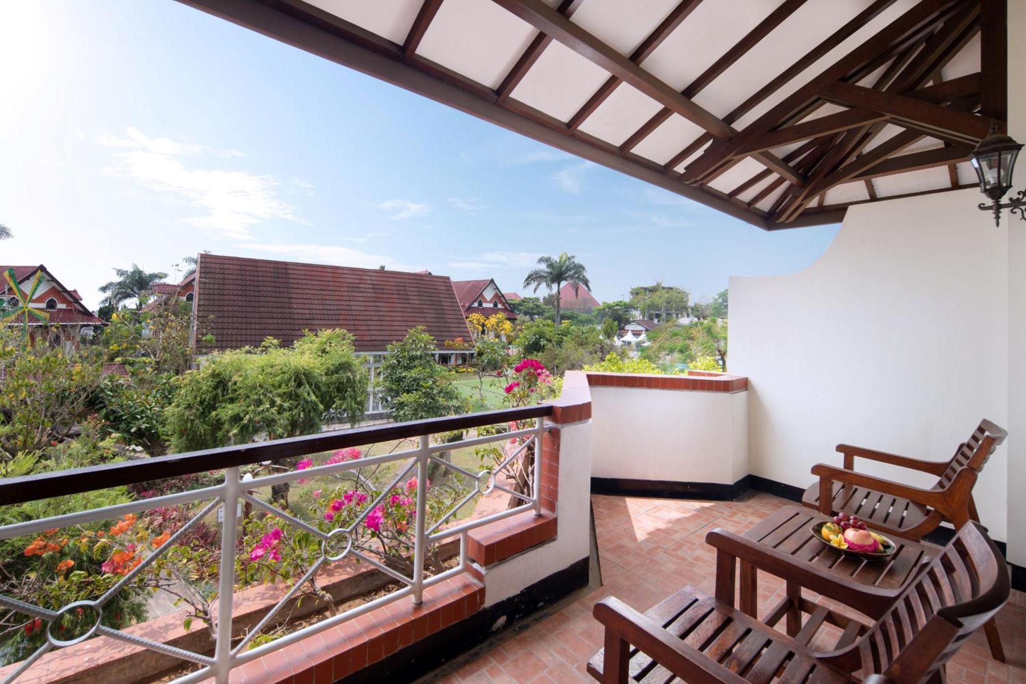 Royal Hotel And Villa Batu Batu  Exterior photo