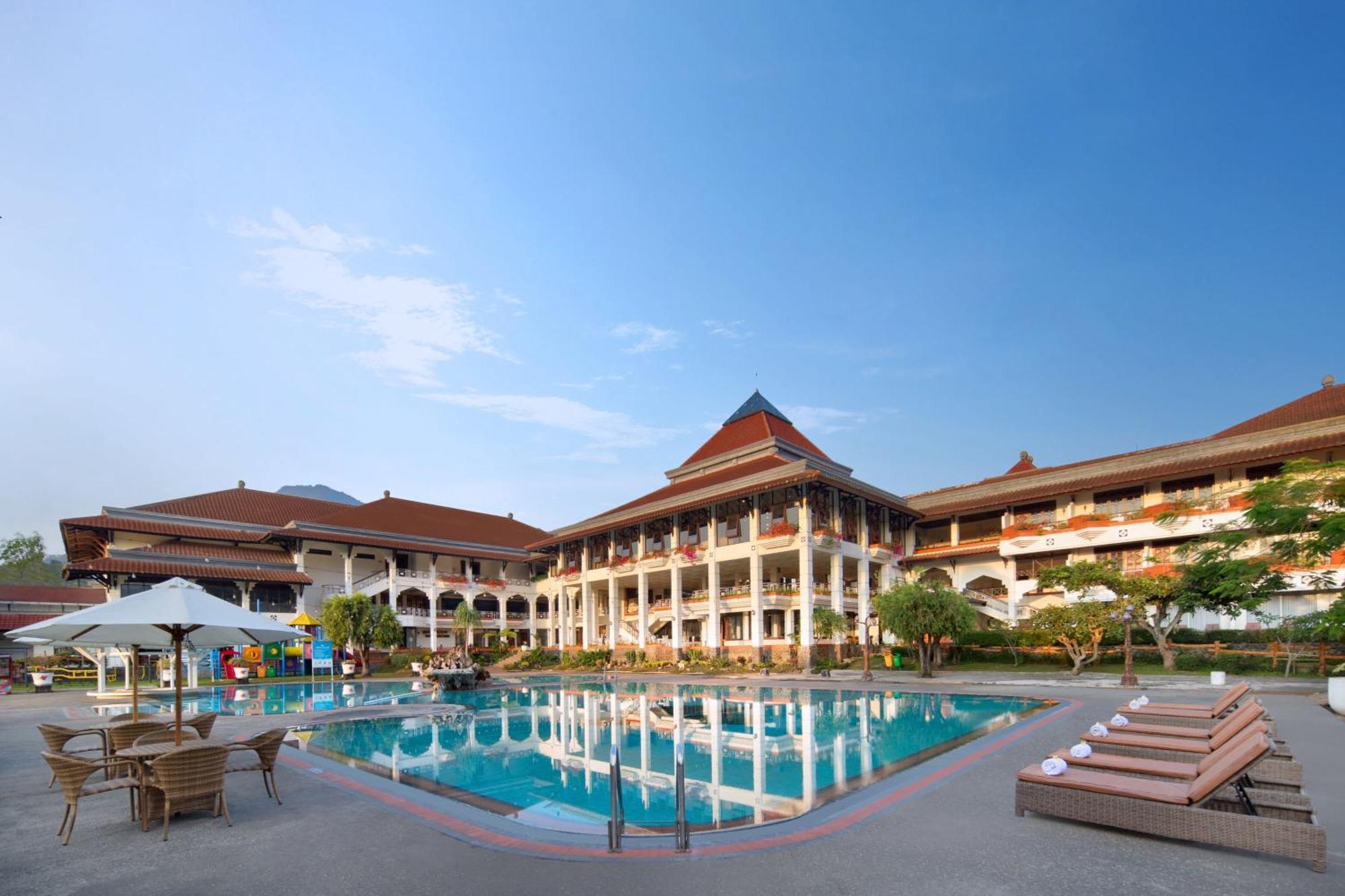 Royal Hotel And Villa Batu Batu  Exterior photo