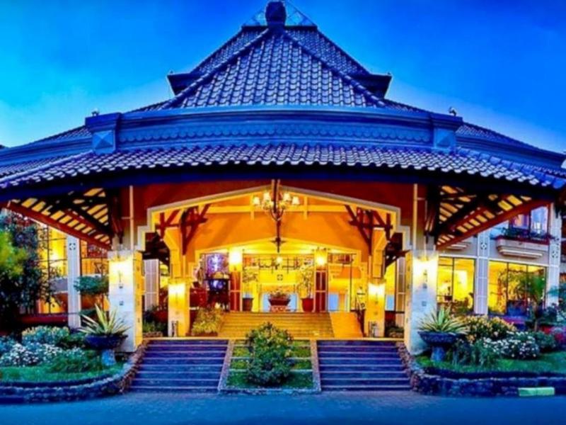 Royal Hotel And Villa Batu Batu  Exterior photo